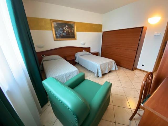 Mini Hotel Asti Esterno foto